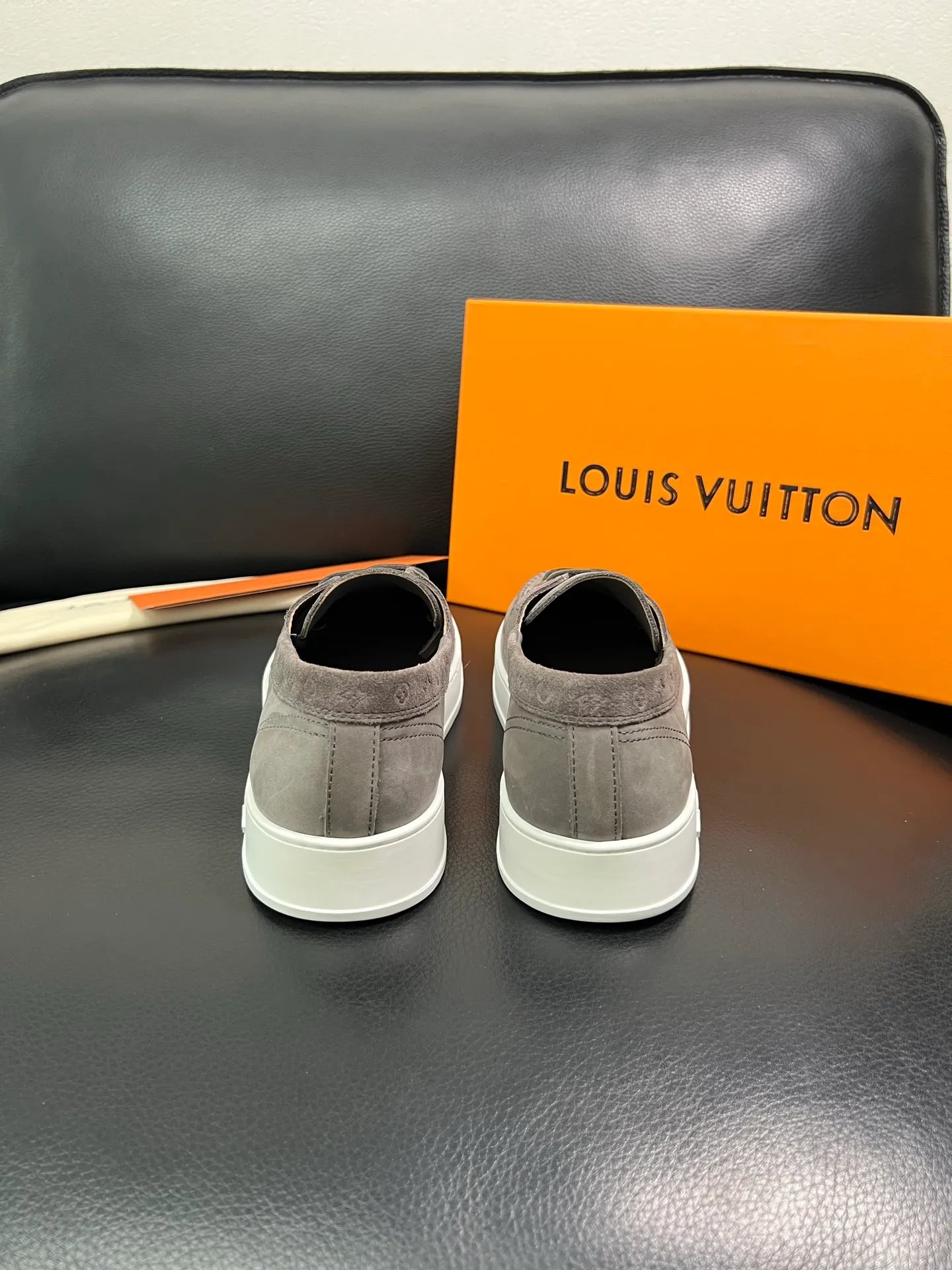 Men's shoes 💰780 Lv top purchasing agent Louis Vuitton, slip-on sports shoes counter synchronization, uppers imported from Italy, high-quality splicing colorful and complex handicrafts, imported cowhide pads are soft and comfortable, soles: original soles specially provided by the original factory, T men's shoes 💰U exclusive movable molded soles are super comfortable, original and single goods, high quality, you can go in and out of the counter at will, welcome to compare, code number 39-44 (customized 38 45)85856